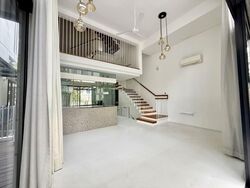 Charlton 27 (D19), Terrace #558508401
